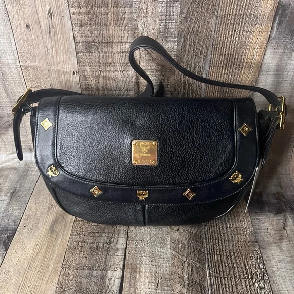 MCM Black Leather Shoulder bag with Gold Hardware - Picture 3 of 16